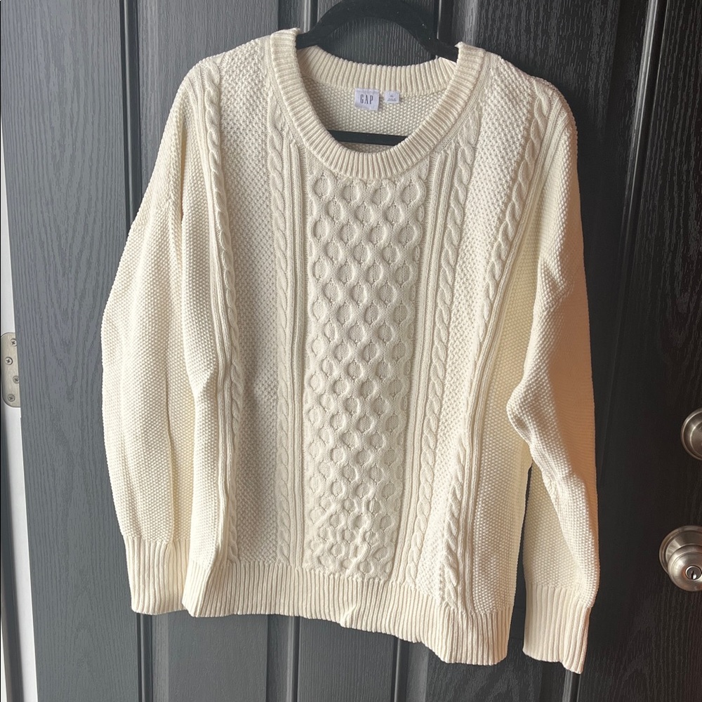 GAP Women's Ivory Cable Knit Sweater - never worn